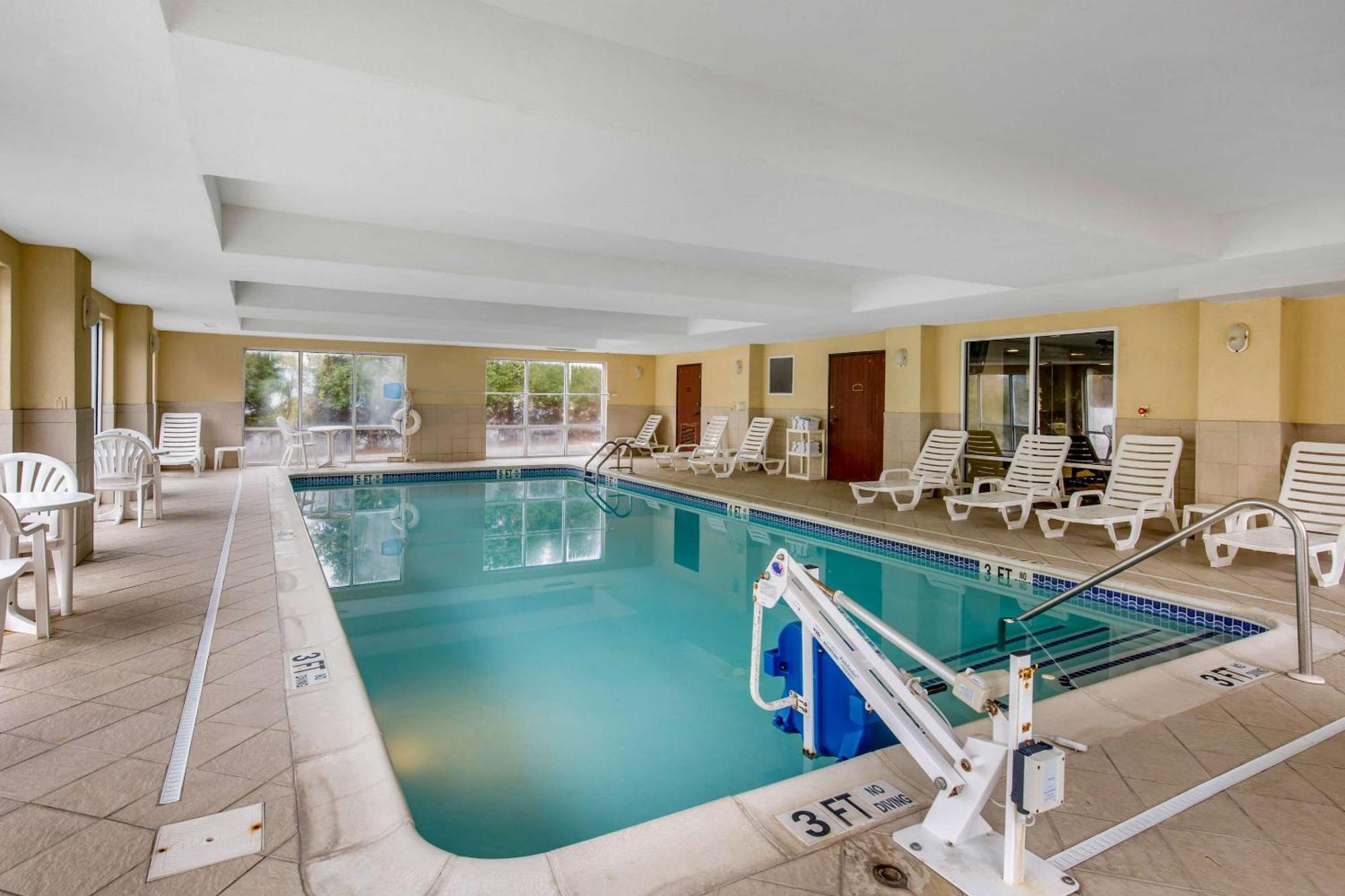 Comfort Suites Сифорд Экстерьер фото